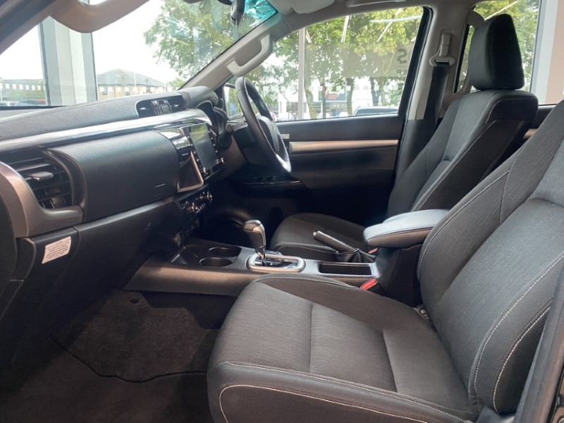 2021 (21) TOYOTA COMMERCIAL HILUX Invincible D/Cab Pick Up 2.8 D-4D Auto 3346813