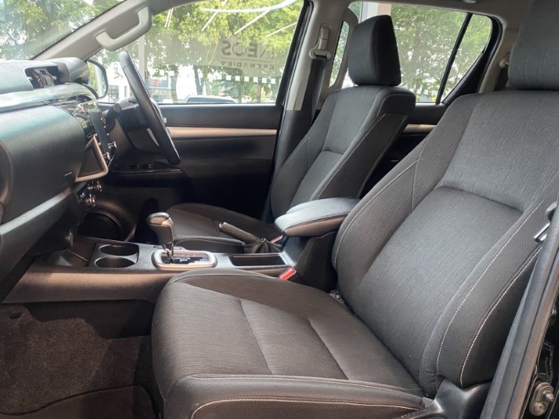 2021 (21) TOYOTA COMMERCIAL HILUX Invincible D/Cab Pick Up 2.8 D-4D Auto 3346814