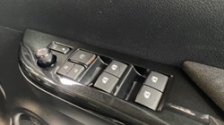 2021 (21) TOYOTA COMMERCIAL HILUX Invincible D/Cab Pick Up 2.8 D-4D Auto 3346819