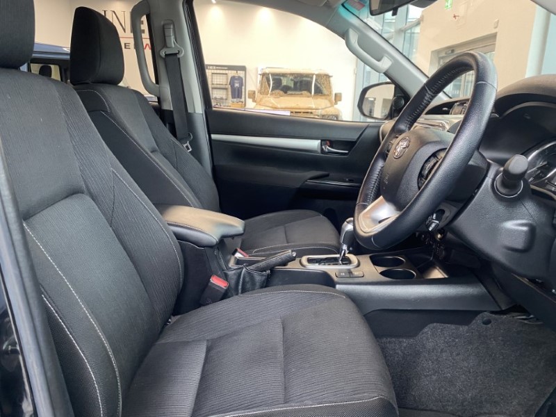 2021 (21) TOYOTA COMMERCIAL HILUX Invincible D/Cab Pick Up 2.8 D-4D Auto 3346818