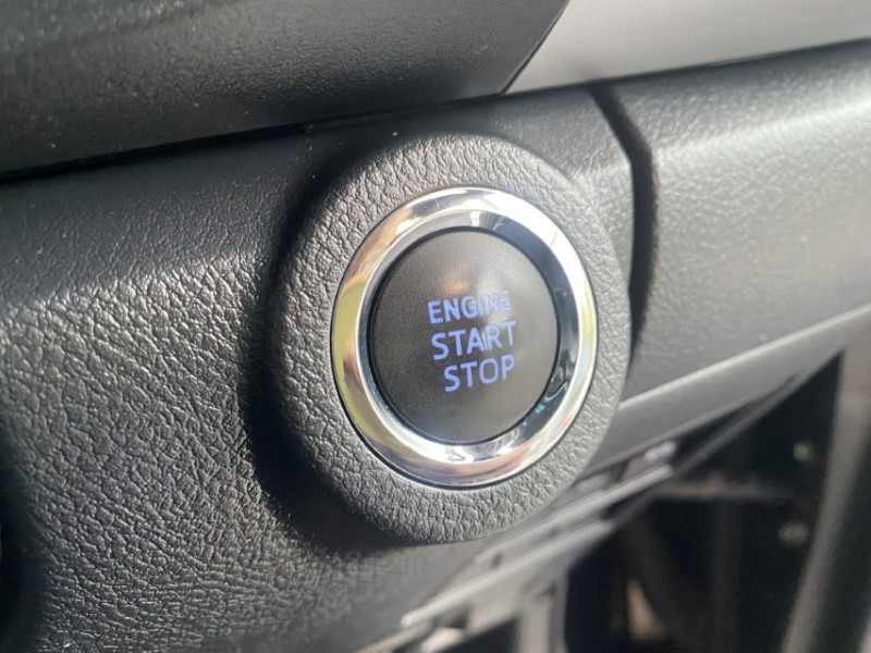 2021 (21) TOYOTA COMMERCIAL HILUX Invincible D/Cab Pick Up 2.8 D-4D Auto 3346821