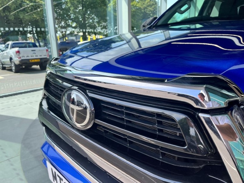 2023 (23) TOYOTA COMMERCIAL HILUX Invincible D/Cab Pick Up 2.4 D-4D Auto 3443640
