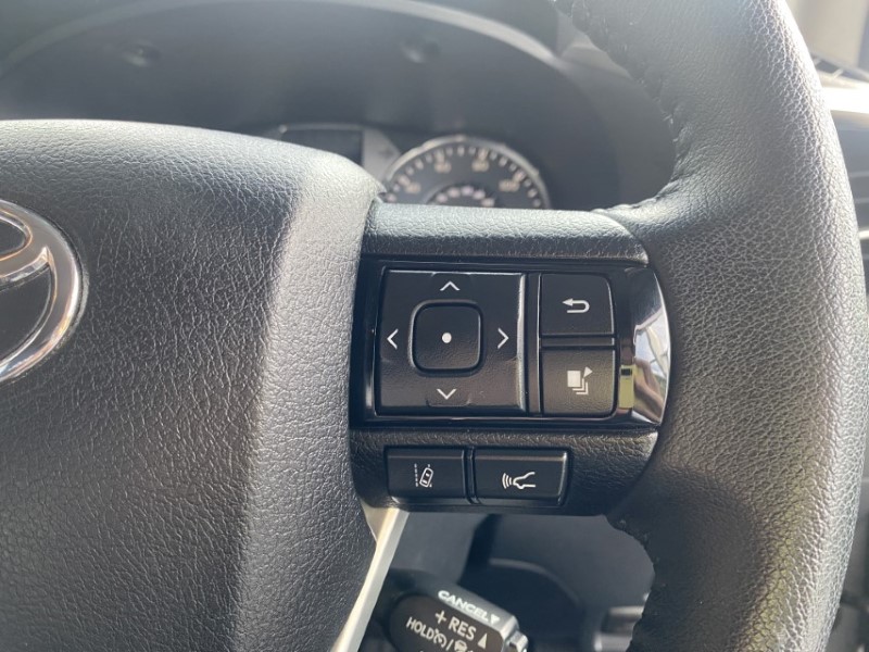 2023 (23) TOYOTA COMMERCIAL HILUX Invincible D/Cab Pick Up 2.4 D-4D Auto 3442035