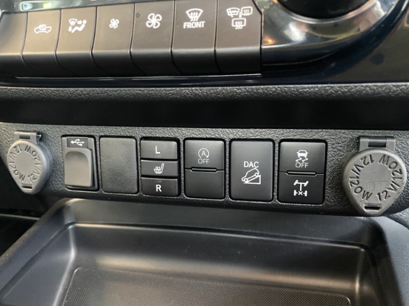 2023 (23) TOYOTA COMMERCIAL HILUX Invincible D/Cab Pick Up 2.4 D-4D Auto 3442043