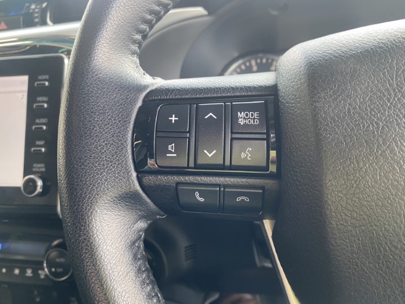 2023 (23) TOYOTA COMMERCIAL HILUX Invincible D/Cab Pick Up 2.4 D-4D Auto 3442037