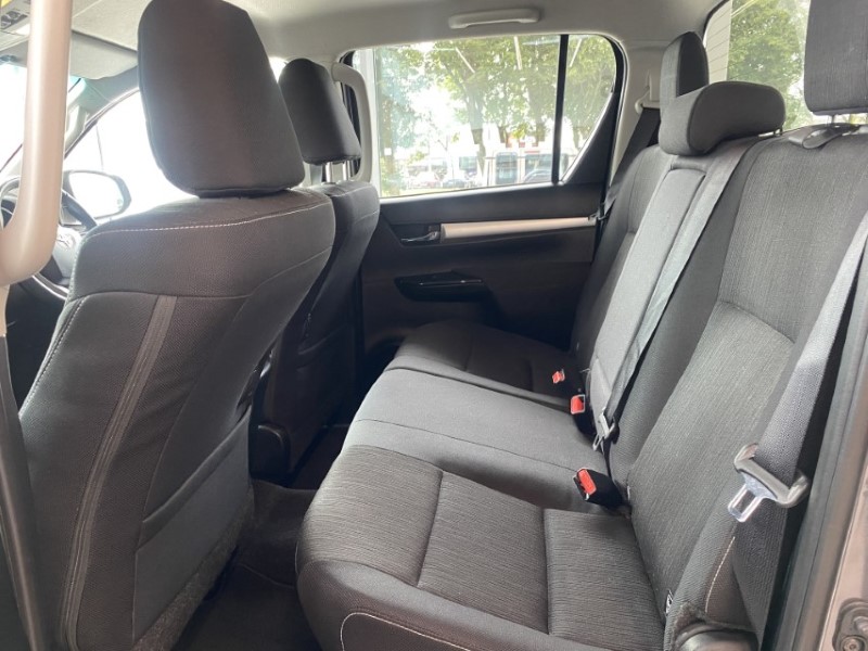 2023 (23) TOYOTA COMMERCIAL HILUX Invincible D/Cab Pick Up 2.4 D-4D Auto 3442024