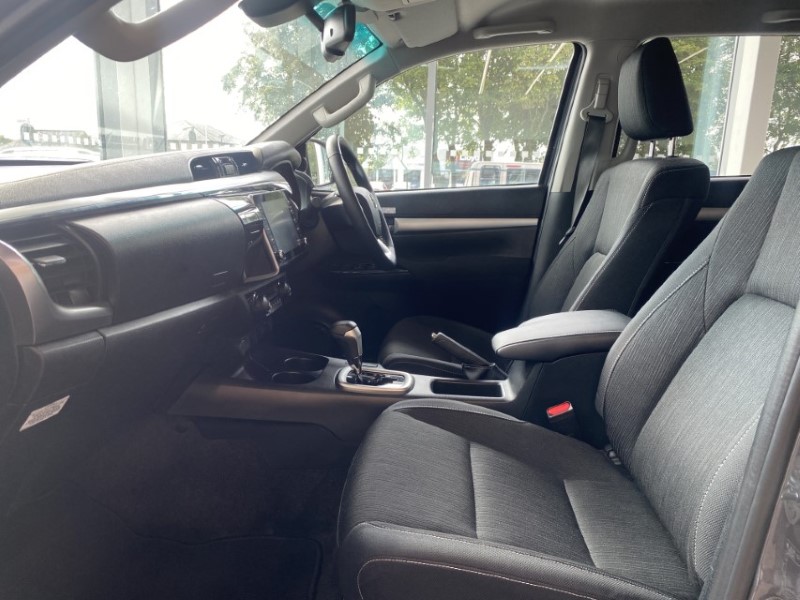 2023 (23) TOYOTA COMMERCIAL HILUX Invincible D/Cab Pick Up 2.4 D-4D Auto 3442026