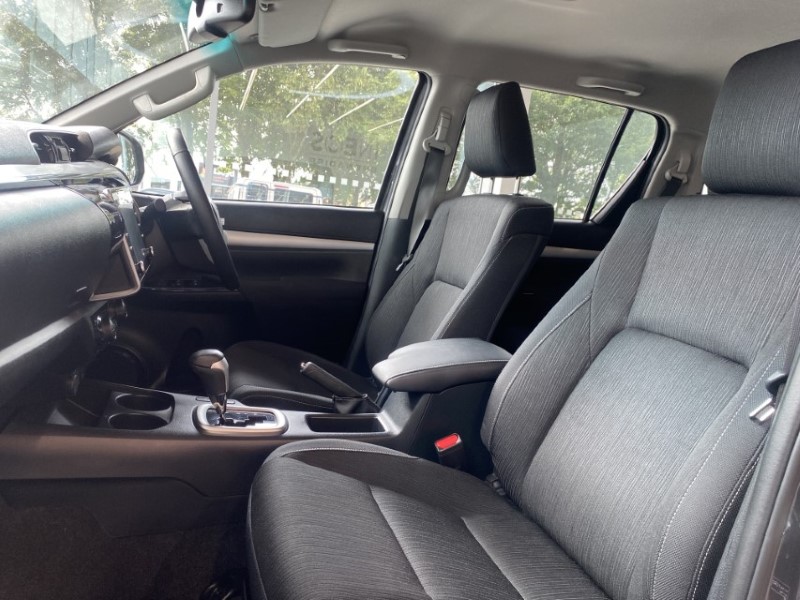 2023 (23) TOYOTA COMMERCIAL HILUX Invincible D/Cab Pick Up 2.4 D-4D Auto 3442027