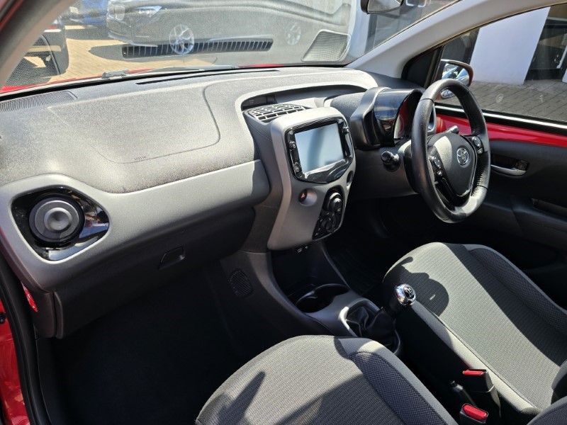 2022 (71) TOYOTA AYGO 1.0 VVT-i X-Play TSS 5dr 3389965