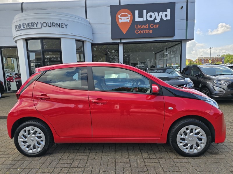 2022 (71) TOYOTA AYGO 1.0 VVT-i X-Play TSS 5dr 3389940