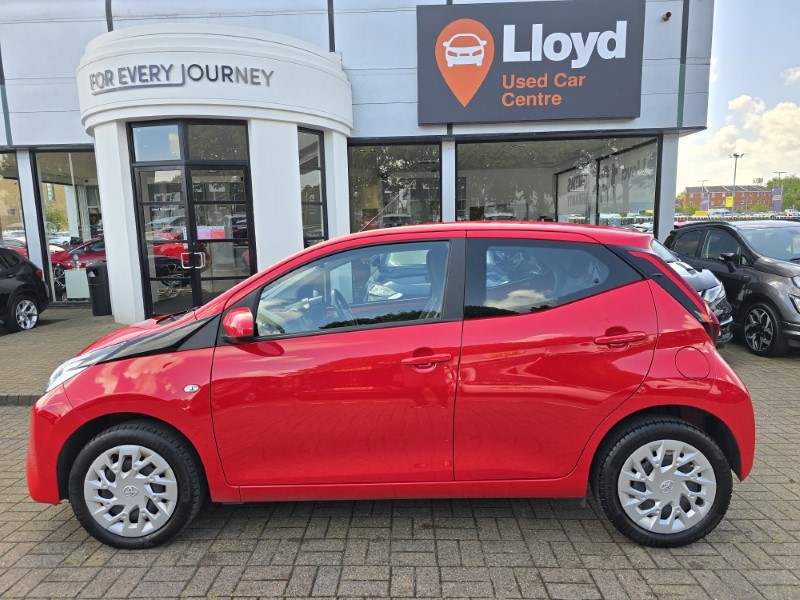 2022 (71) TOYOTA AYGO 1.0 VVT-i X-Play TSS 5dr 3389954