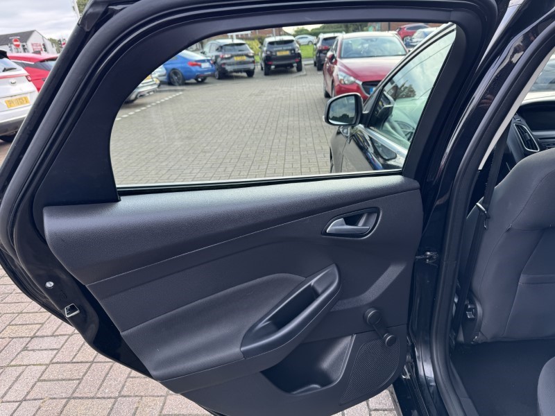 2015 (65) FORD FOCUS 1.0 EcoBoost 125 Zetec S 5dr 3452384