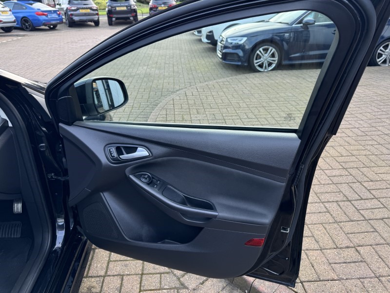 2015 (65) FORD FOCUS 1.0 EcoBoost 125 Zetec S 5dr 3452392