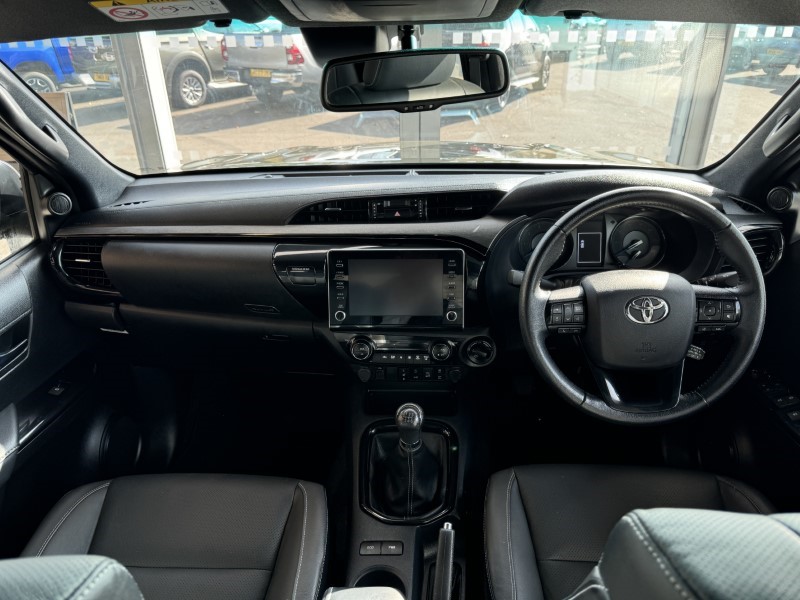 2023 (23) TOYOTA COMMERCIAL HILUX Invincible X D/Cab Pick Up 2.8 D-4D 3458968