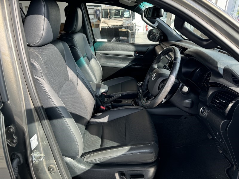 2023 (23) TOYOTA COMMERCIAL HILUX Invincible X D/Cab Pick Up 2.8 D-4D 3458975