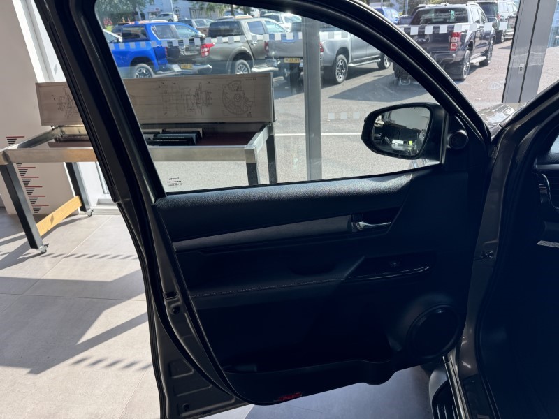 2023 (23) TOYOTA COMMERCIAL HILUX Invincible X D/Cab Pick Up 2.8 D-4D 3458970