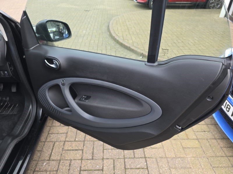 2017 (67) SMART FORTWO COUPE 0.9 Turbo Prime Premium 2dr Auto 3521428