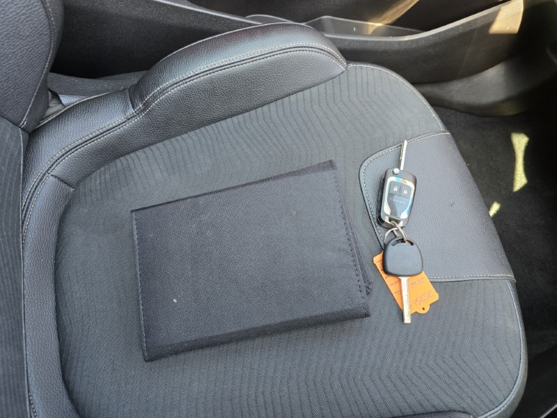 2015 (15) VAUXHALL ADAM 1.2i Rocks Air 3dr 3516553