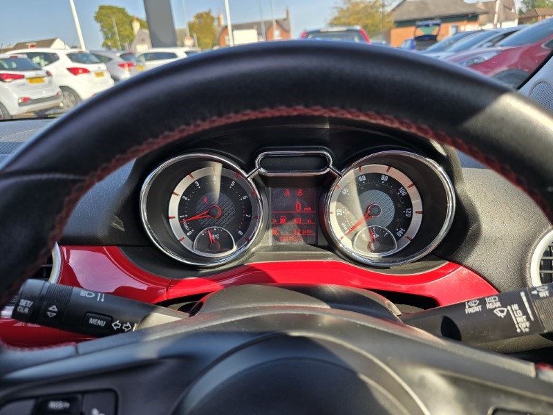 2015 (15) VAUXHALL ADAM 1.2i Rocks Air 3dr 3516552