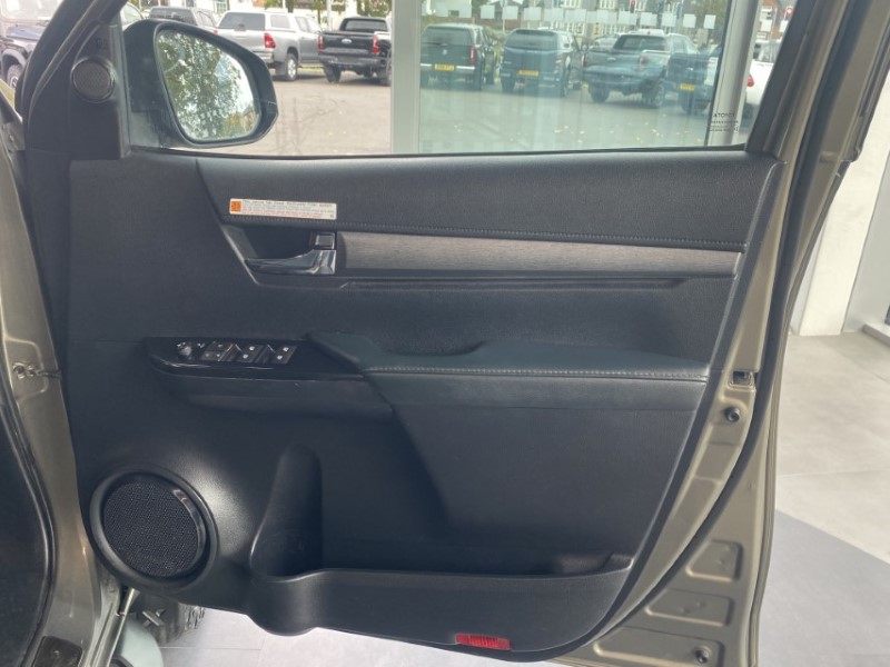 2021 (71) TOYOTA COMMERCIAL HILUX Invincible X D/Cab Pick Up 2.8 D-4D Auto 3565526