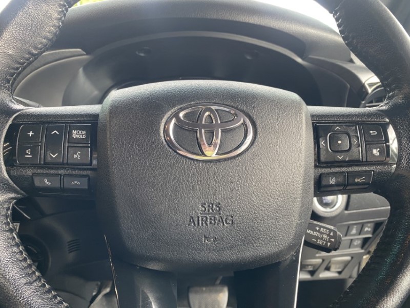 2021 (71) TOYOTA COMMERCIAL HILUX Invincible X D/Cab Pick Up 2.8 D-4D Auto 3565527