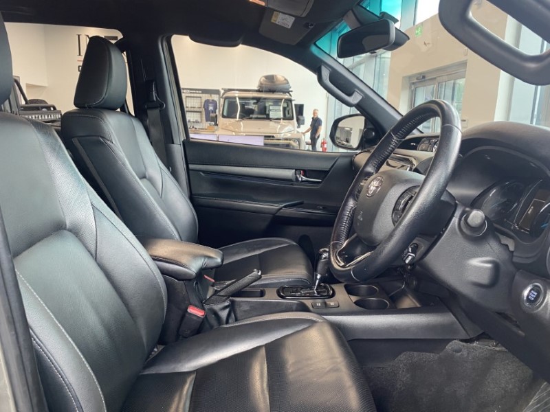 2021 (71) TOYOTA COMMERCIAL HILUX Invincible X D/Cab Pick Up 2.8 D-4D Auto 3565524