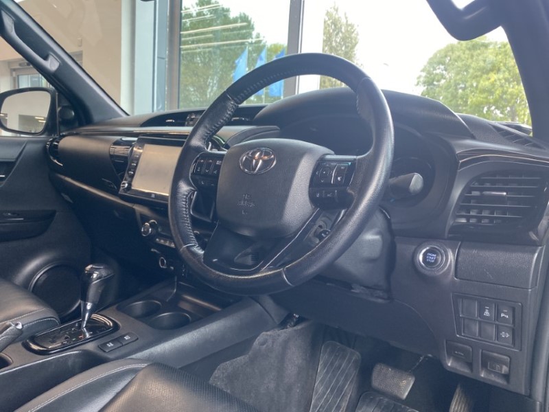 2021 (71) TOYOTA COMMERCIAL HILUX Invincible X D/Cab Pick Up 2.8 D-4D Auto 3565525