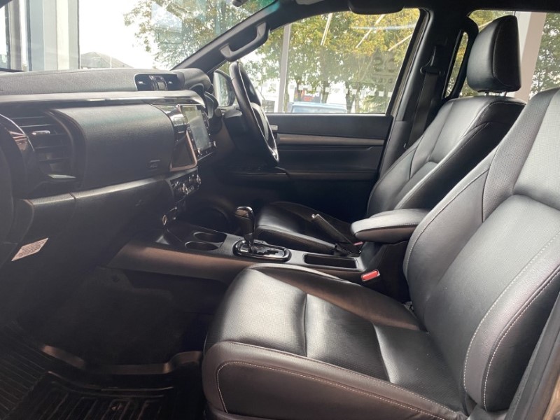 2021 (71) TOYOTA COMMERCIAL HILUX Invincible X D/Cab Pick Up 2.8 D-4D Auto 3565520