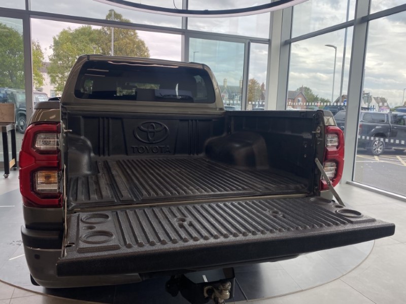 2021 (71) TOYOTA COMMERCIAL HILUX Invincible X D/Cab Pick Up 2.8 D-4D Auto 3565512