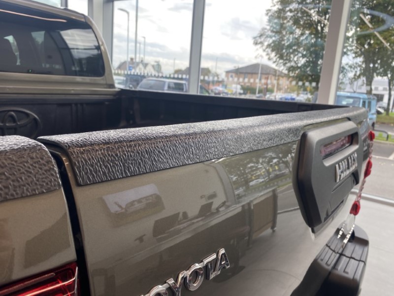 2021 (71) TOYOTA COMMERCIAL HILUX Invincible X D/Cab Pick Up 2.8 D-4D Auto 3565513