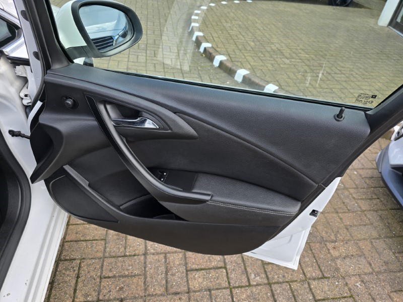 2015 (65) VAUXHALL ASTRA 1.4T 16V Limited Edition 5dr [Leather] 3566812