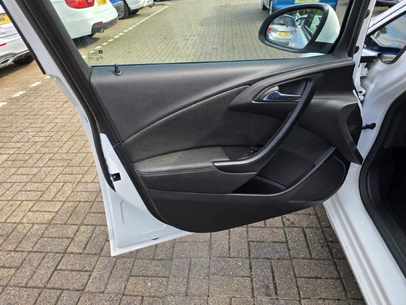 2015 (65) VAUXHALL ASTRA 1.4T 16V Limited Edition 5dr [Leather] 3566809