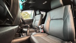 2020 (20) TOYOTA COMMERCIAL HILUX Invincible X D/Cab Pick Up 2.4 D-4D 3575915