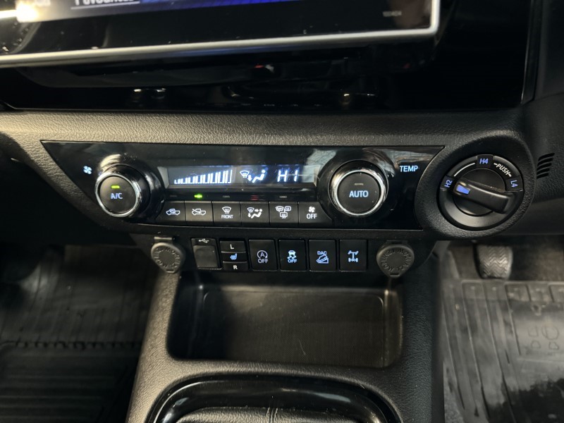 2020 (20) TOYOTA COMMERCIAL HILUX Invincible X D/Cab Pick Up 2.4 D-4D 3575931