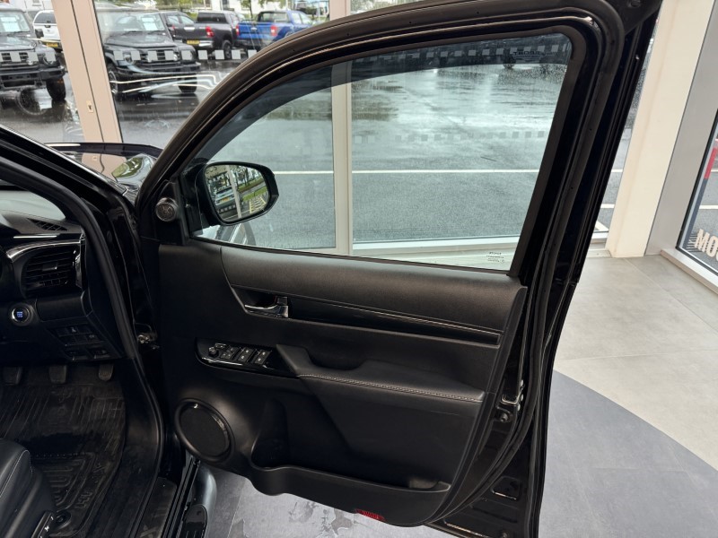 2020 (20) TOYOTA COMMERCIAL HILUX Invincible X D/Cab Pick Up 2.4 D-4D 3575916