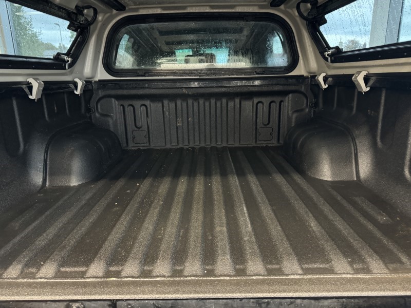 2020 (20) TOYOTA COMMERCIAL HILUX Invincible X D/Cab Pick Up 2.4 D-4D 3575905
