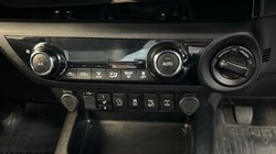 2020 (20) TOYOTA COMMERCIAL HILUX Invincible X D/Cab Pick Up 2.4 D-4D 3575924