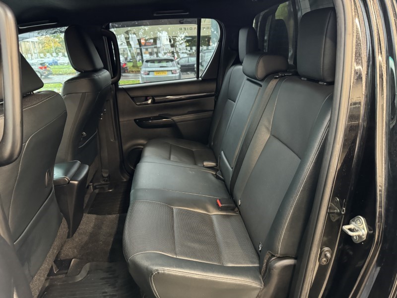 2020 (20) TOYOTA COMMERCIAL HILUX Invincible X D/Cab Pick Up 2.4 D-4D 3575907