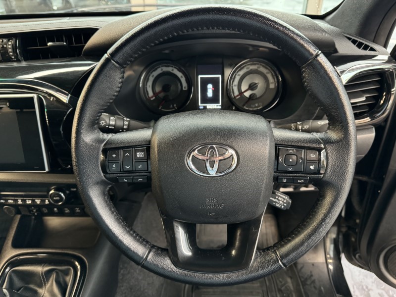 2020 (20) TOYOTA COMMERCIAL HILUX Invincible X D/Cab Pick Up 2.4 D-4D 3575921