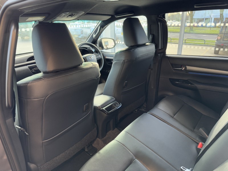 2025 (74) TOYOTA COMMERCIAL HILUX Invincible X D/Cab Pick Up 2.8 Hybrid 48V Auto 3856636