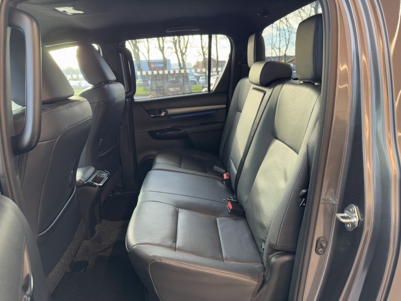 2025 (74) TOYOTA COMMERCIAL HILUX Invincible X D/Cab Pick Up 2.8 Hybrid 48V Auto 3856638