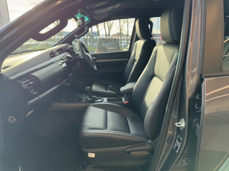 2025 (74) TOYOTA COMMERCIAL HILUX Invincible X D/Cab Pick Up 2.8 Hybrid 48V Auto 3856641