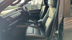 2025 (74) TOYOTA COMMERCIAL HILUX Invincible X D/Cab Pick Up 2.8 Hybrid 48V Auto 3856641