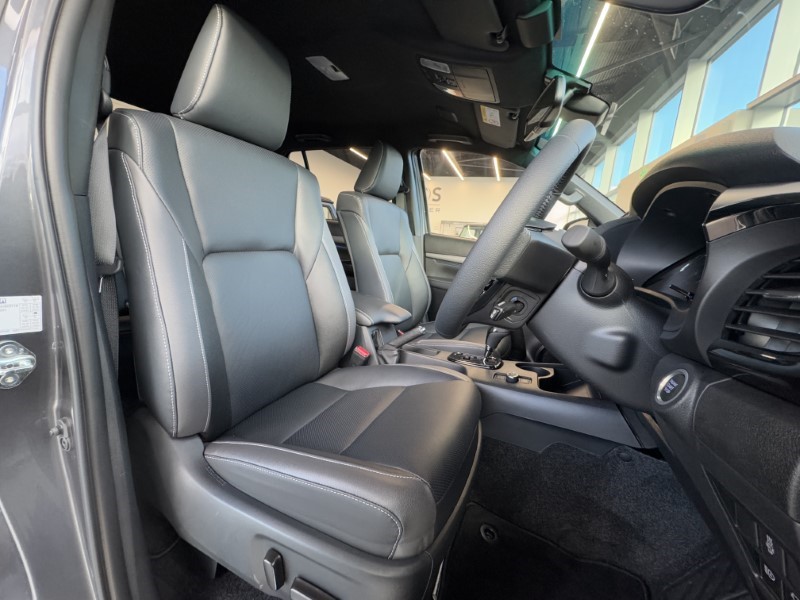 2025 (74) TOYOTA COMMERCIAL HILUX Invincible X D/Cab Pick Up 2.8 Hybrid 48V Auto 3856648