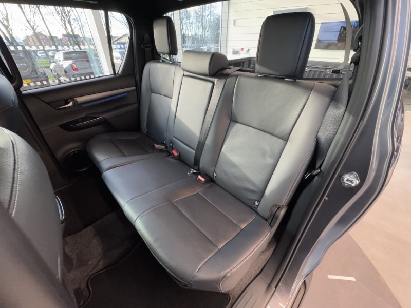 2025 (74) TOYOTA COMMERCIAL HILUX Invincible X D/Cab Pick Up 2.8 Hybrid 48V Auto 3856639