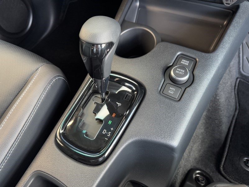 2025 (74) TOYOTA COMMERCIAL HILUX Invincible X D/Cab Pick Up 2.8 Hybrid 48V Auto 3856652