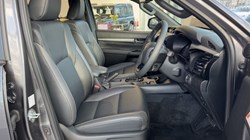 2025 (74) TOYOTA COMMERCIAL HILUX Invincible X D/Cab Pick Up 2.8 Hybrid 48V Auto 3856646