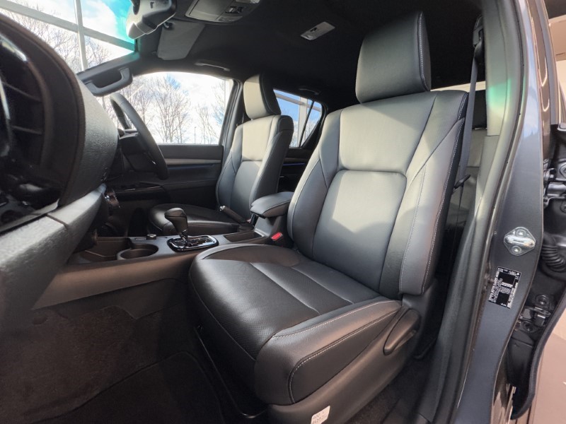 2025 (74) TOYOTA COMMERCIAL HILUX Invincible X D/Cab Pick Up 2.8 Hybrid 48V Auto 3856642