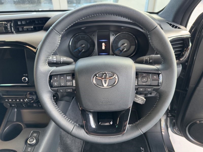 2025 (74) TOYOTA COMMERCIAL HILUX Invincible X D/Cab Pick Up 2.8 Hybrid 48V Auto 3856649