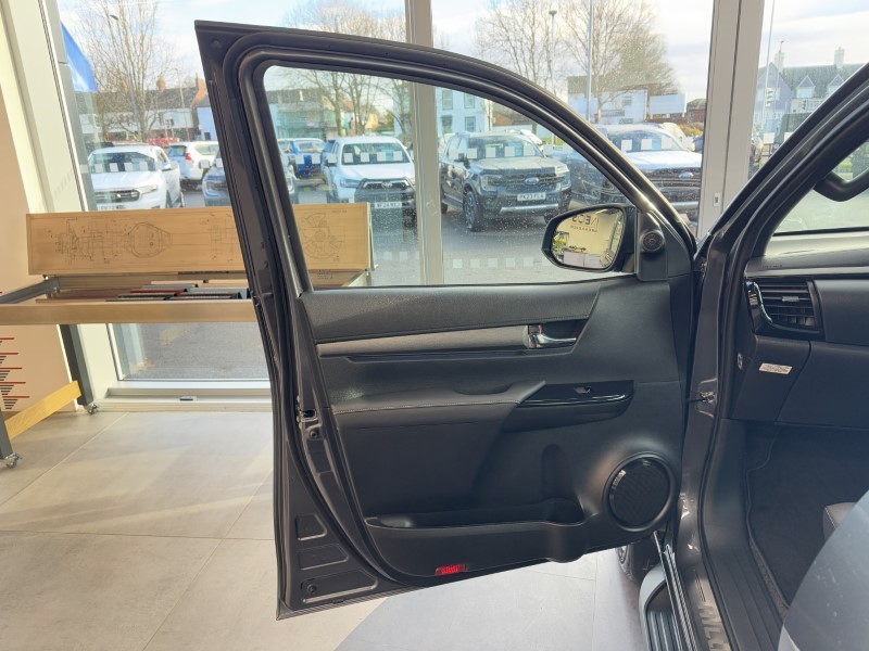 2025 (74) TOYOTA COMMERCIAL HILUX Invincible X D/Cab Pick Up 2.8 Hybrid 48V Auto 3856640